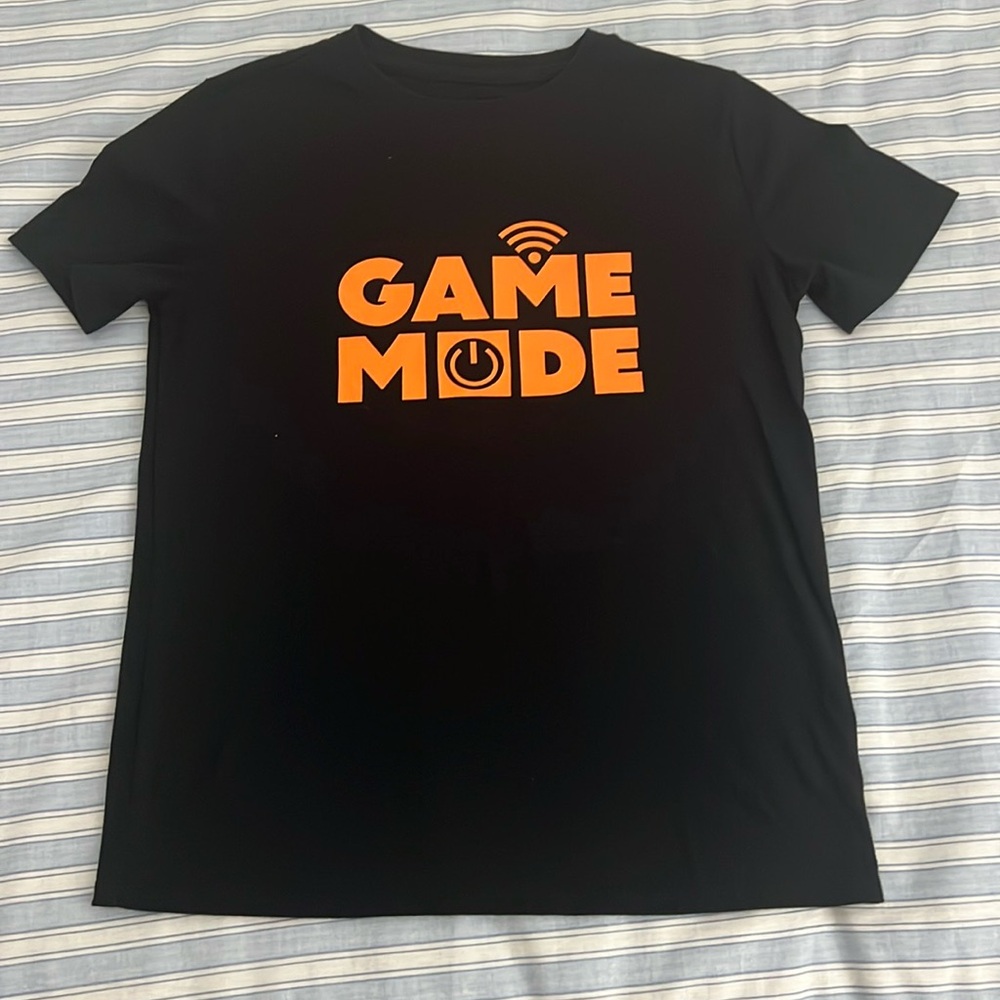 🎮CAT & JACK “GAME MODE” TEE. SIZE L (12/14)